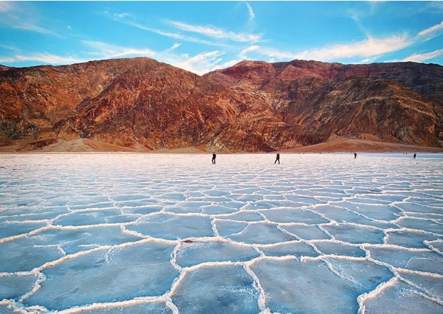 Giải mã bí ẩn hoa văn trên sa mạc muối