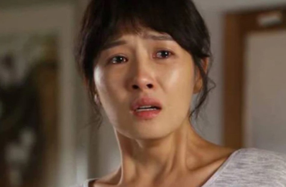 Em chồng tiết lộ khoản tiền em ấy cho vay 10 năm trước làm vợ chồng tôi quỳ sụp xuống bàn thờ mẹ xin tha thứ