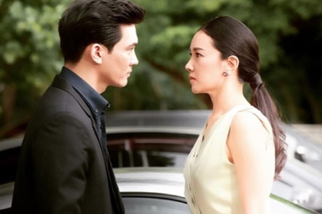 Rửa mặt làm bắn nước lên gương trong phòng tắm là tôi sẽ "lĩnh đủ" với chồng