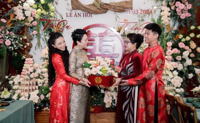 Ái nữ Đặng Tiểu Tô Sa xả loạt ảnh nét căng hậu đám hỏi, tiết lộ về 1 cú sốc khi nhìn thấy chú rể trong ngày vui