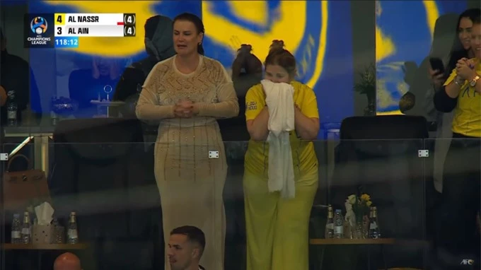 Mẹ và chị gái của Ronaldo xúc động sau bàn thắng ở phút bù giờ của Ronaldo