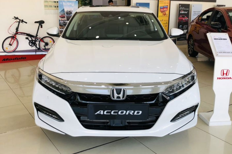 Honda Accord giảm giá ‘sập sàn’, quyết đua doanh số với Toyota Camry