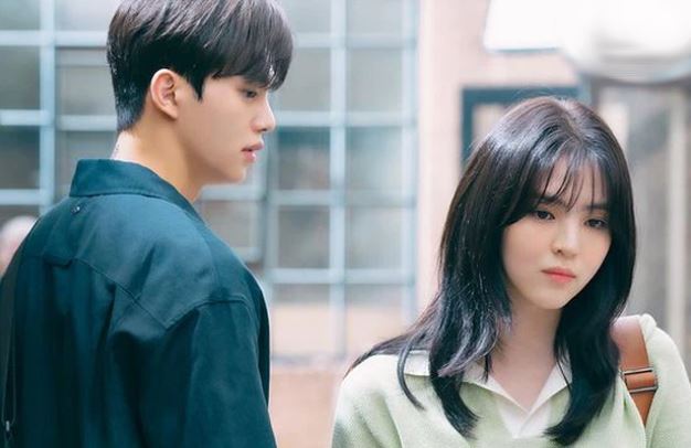 Tò mò nghịch điện thoại người yêu, tôi bàng hoàng vì đoạn chat "máu lạnh" giữa anh và bố đẻ