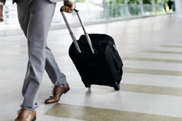 Sự thật sau mỗi chuyến đi công tác hàng năm của chồng vào ngày 30/4 khiến tôi càng không thể rời xa anh