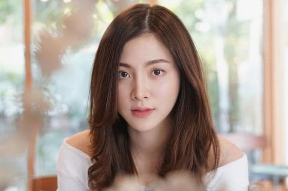 Làm việc cả tháng nay vẫn chưa biết mặt sếp, đến khi nhìn thấy rồi thì tôi lại sợ hãi đánh rơi cả tập tài liệu trên tay