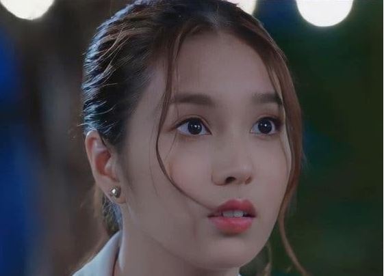 Trước ngày cưới, bạn gái cũ xinh đẹp rạng ngời bất ngờ xuất hiện bên cạnh vợ tương lai hơn tôi 12 tuổi