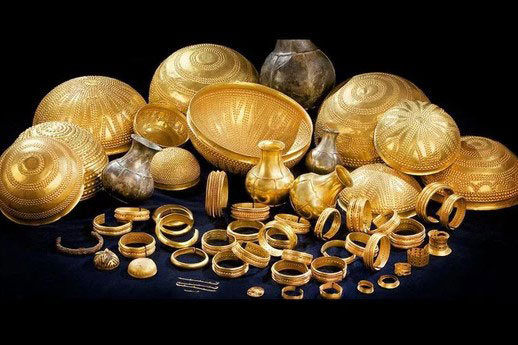 Khai quật kho vàng cổ, sốc vì phát hiện món đồ ngoài Trái Đất