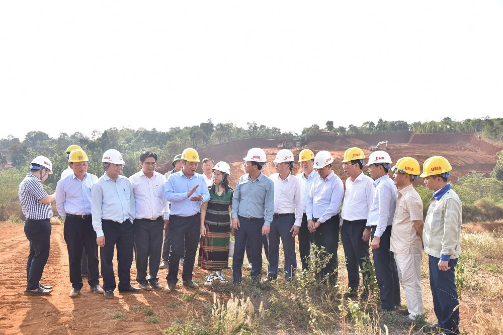 Phó Chủ tịch UBND tỉnh Đắk Nông Lê Trọng Yên thông tin thêm về những vướng mắc khi triển khai hoàn trả đất sau khai thác bô xít cho địa phương.