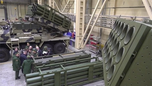 Hệ thống pháo phản lực phóng loạt thế hệ mới Vozrozhdenie của Nga.