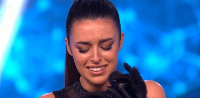 Marta Diaz bật khóc nức nở ngay trên sóng truyền hình
