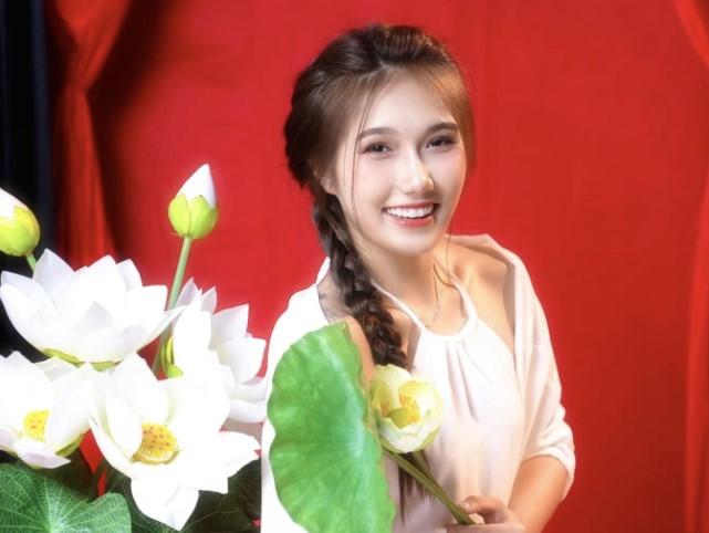 Hot girl bóng chuyền mới nổi được mệnh danh là "tiên nữ", nhan sắc "ăn đứt" cả hoa khôi bóng chuyền Kiều Trinh