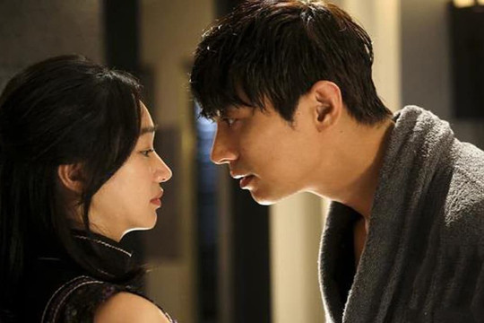 Nhìn thấy em dâu đeo rủng rỉnh vàng trên người, vợ chồng tôi ngỡ ngàng trước những món đồ quen thuộc ấy