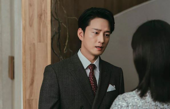 Đã quyết định chốt ngày cưới nhưng người yêu tôi đến trước cửa nhà rồi khóc lóc cầu xin chuyện động trời