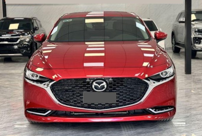 
Lăn bánh ‘siêu lướt’ gần 9.000 km, Mazda3 rao bán với giá ngang Honda City