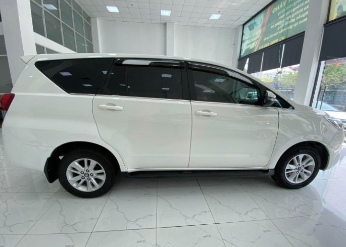 MPV gia đình Toyota Innova cũ rớt giá ngỡ ngàng sau 5 năm lăn bánh