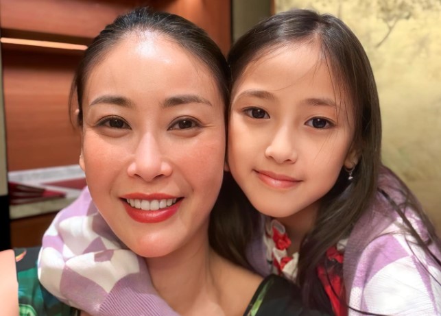 Hoa hậu Hà Kiều Anh "than" con gái gầy như que củi, nhưng tiết lộ sau đó khiến ai nấy trầm trồ: Đã xinh còn giỏi ai bì kịp