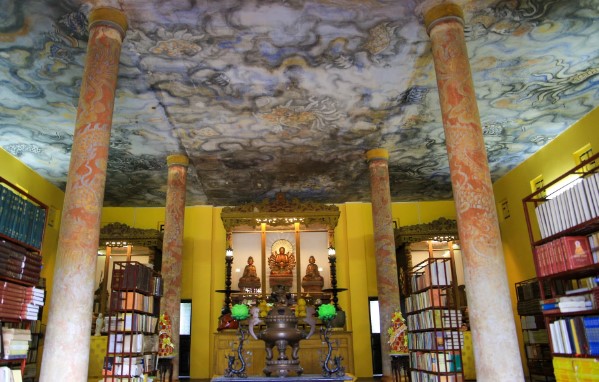 Chiêm ngưỡng bức tranh trên trần chánh điện lớn nhất Việt Nam