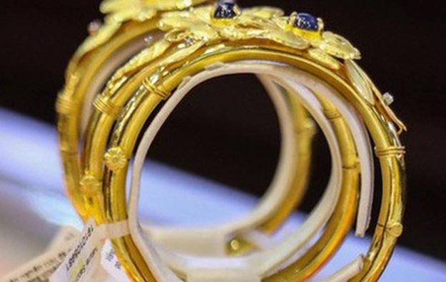 "Phát sốt" vì giá vàng rơi tự do