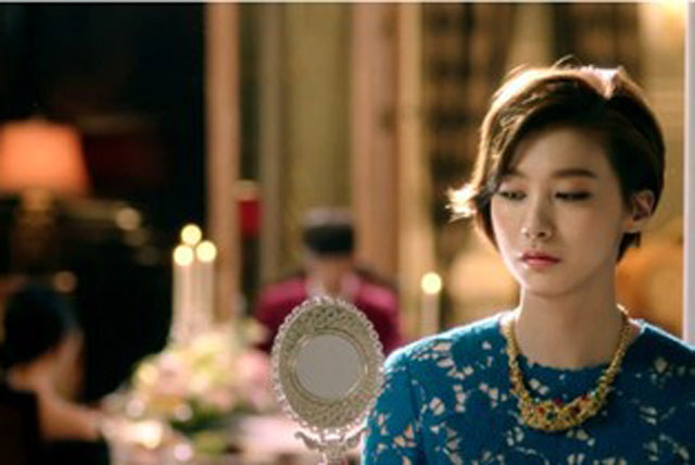 Chị hàng xóm độc thân nhiệt tình 'chăm' giúp chồng tôi ở bệnh viện và cái kết đắng cay không thể ngờ