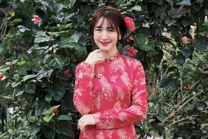 Ca sĩ Hòa Minzy xinh đẹp, gợi cảm tuổi 29