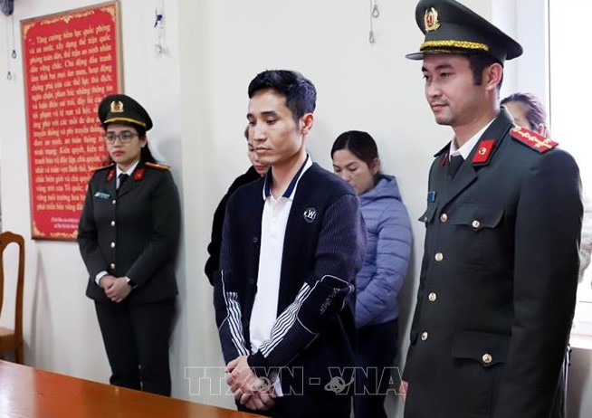 Khởi tố nhóm đối tượng tổ chức cho người khác trốn đi nước ngoài