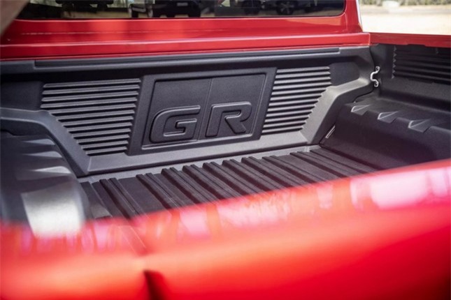 Biến thể Toyota Hilux phong cách xe đua cập bến Thái Lan ảnh 10
