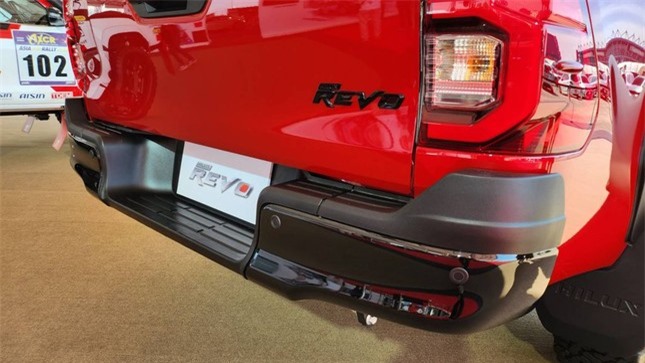 Biến thể Toyota Hilux phong cách xe đua cập bến Thái Lan ảnh 11