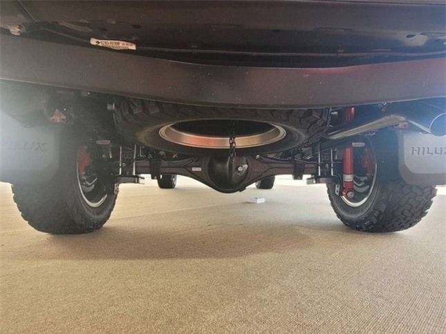 Biến thể Toyota Hilux phong cách xe đua cập bến Thái Lan ảnh 12