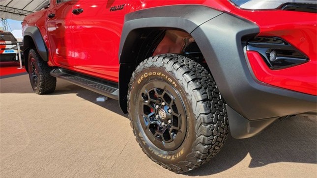 Biến thể Toyota Hilux phong cách xe đua cập bến Thái Lan ảnh 14