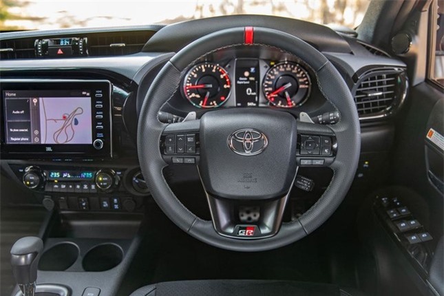 Biến thể Toyota Hilux phong cách xe đua cập bến Thái Lan ảnh 15