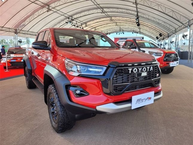 Biến thể Toyota Hilux phong cách xe đua cập bến Thái Lan ảnh 4