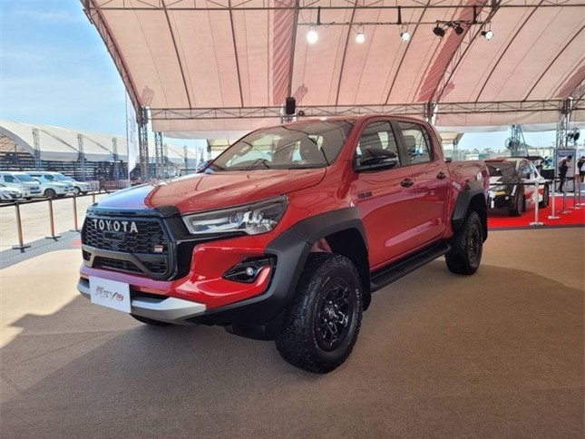 Biến thể Toyota Hilux phong cách xe đua cập bến Thái Lan ảnh 5