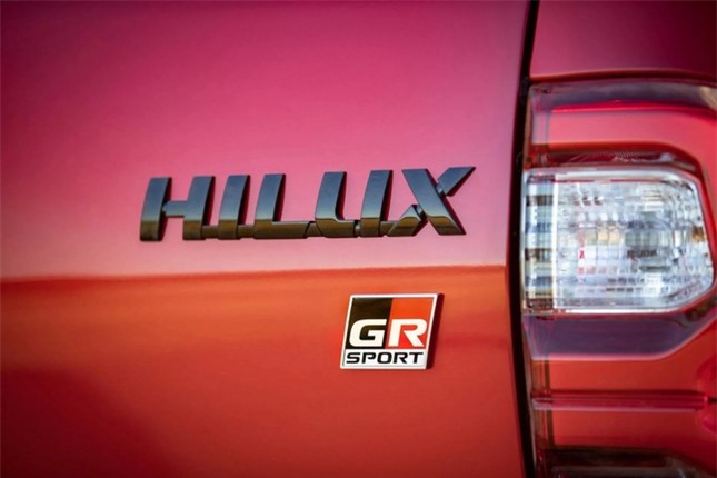 Biến thể Toyota Hilux phong cách xe đua cập bến Thái Lan ảnh 7