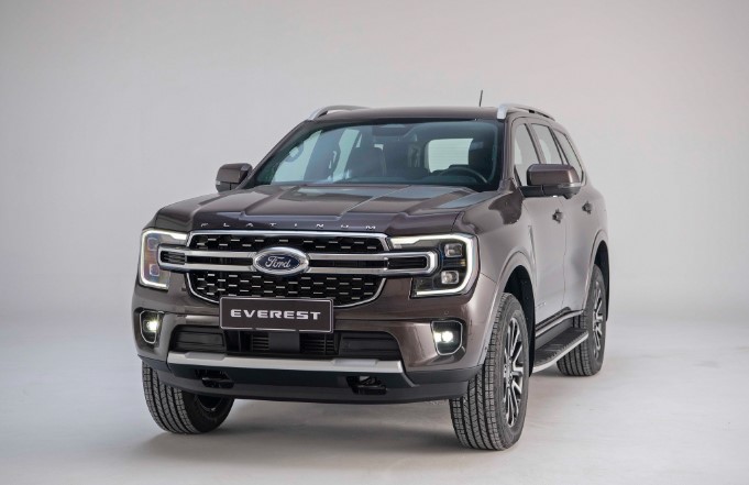 Vén màn Ford Everest Platinum tại Việt Nam: Trang bị hiện đại hơn, mở bán vào tháng sau