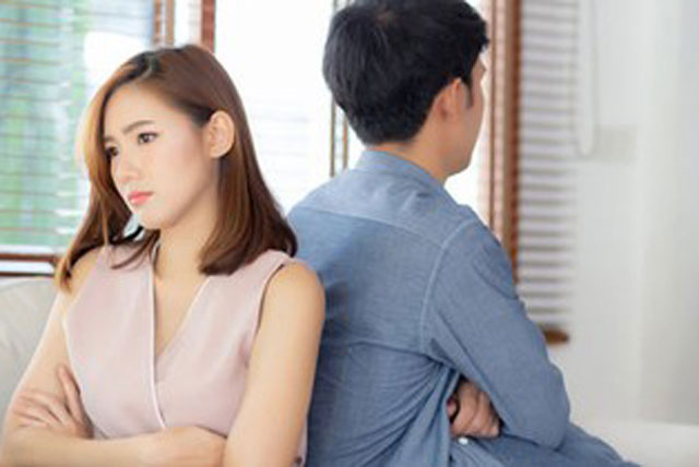 3 tháng sau ngày cưới, chồng viết đơn ly hôn khi vô tình nghe được câu chuyện mẹ vợ 'căn dặn' con gái