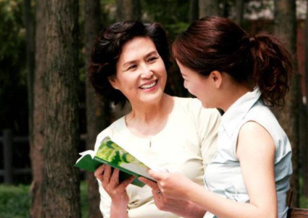 Con dâu và con gái cùng đẻ, khi được hỏi sẽ chăm ai, mẹ chồng đưa ra câu trả lời bất ngờ