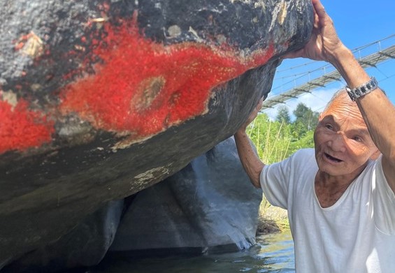 Hiện tượng lạ: Tảng đá 'nở hoa' ở Quảng Nam