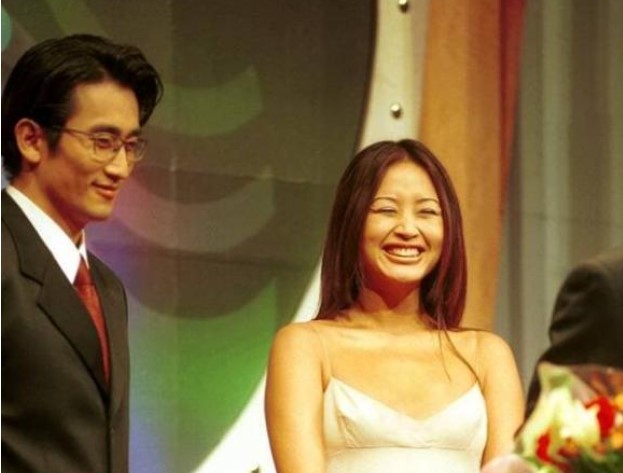 Ảnh thời xưa cũ phát ra tiếng lòng giữa 'ông trùm màn ành xứ sở kim chi' và 'chị đại showbiz Hàn'