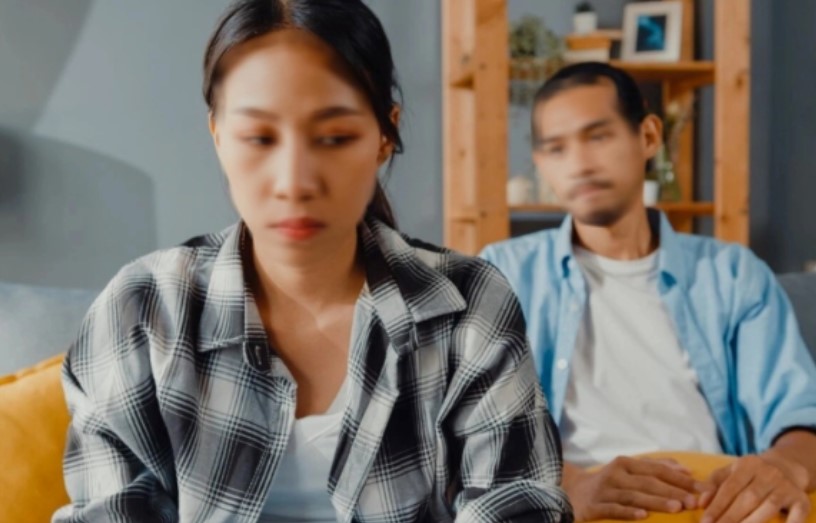 Ngày mẹ về quê, tôi muốn biếu bà 500 triệu nhưng chồng nói một câu khiến tôi đau thắt ruột