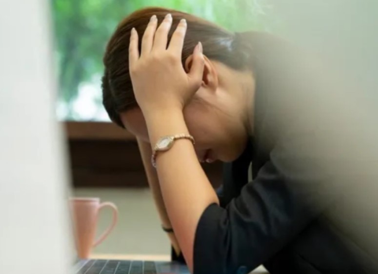 Nghe chồng nói với đồng nghiệp là thương vợ nhất, tôi đỏ hoe mắt, vừa xúc động vừa sợ hãi tột cùng