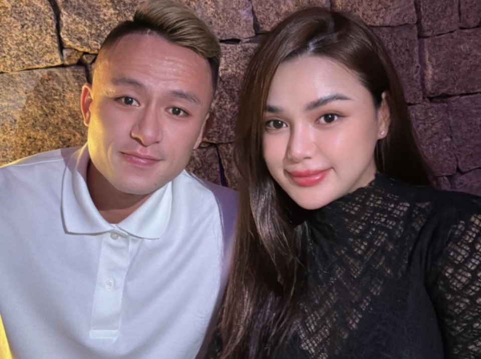 Tiền vệ đội tuyển Việt Nam đón sinh nhật cùng vợ có gia thế khủng, sống thế nào mà được lòng bố mẹ vợ giàu sụ?