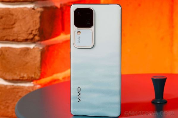 Rì rỏ chiến binh giá rẻ mới, thiết kế đẹp mắt, trang bị chất lừ RAM 12GB, màn 120Hz hơn iPhone 15