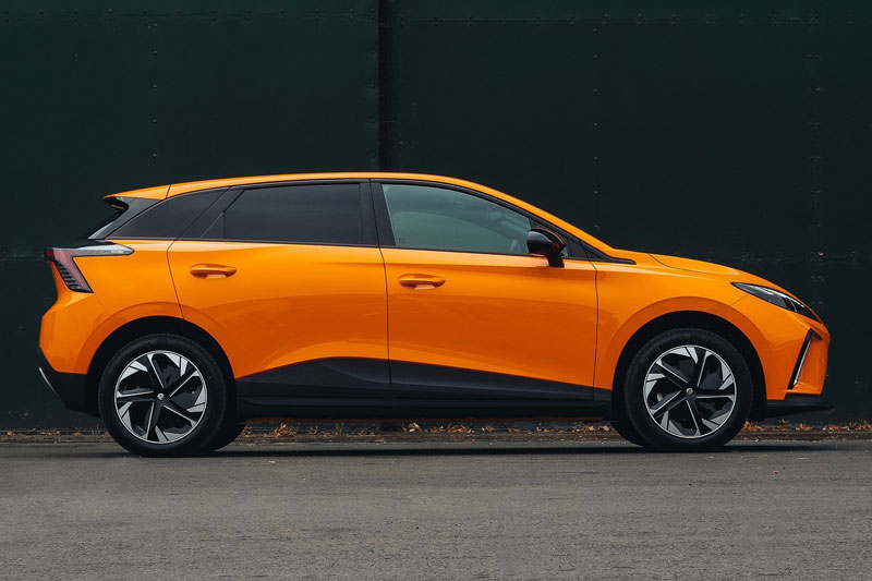 CLIP: Ngắm xe hơi mạnh 429 mã lực, thiết kế hầm hố, giá ‘hạt dẻ’