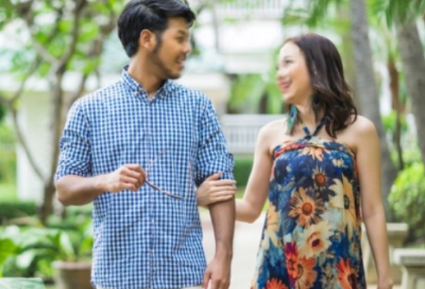 Nhận ra người đàn ông đi cùng với em gái, tôi bàng hoàng, không biết phải khuyên can em thế nào