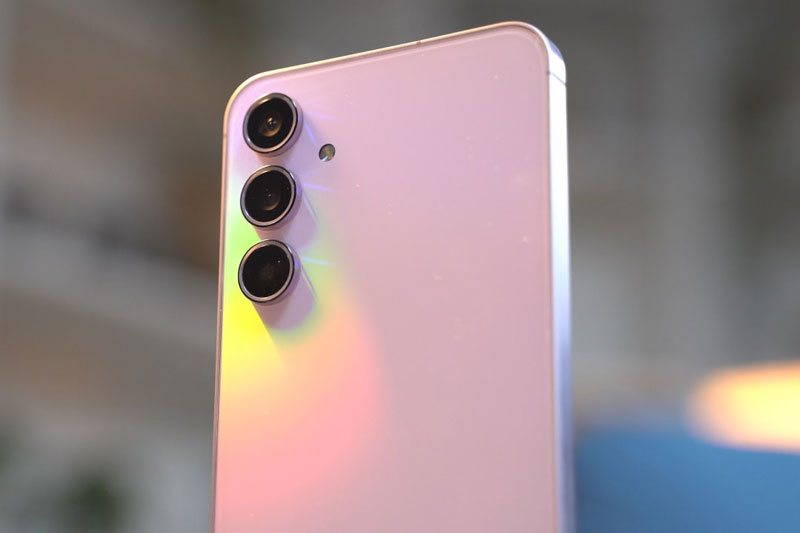 Samsung Galaxy A55 5G với khả năng chống nước, RAM 12 GB, giá từ 9,99 triệu tại Việt Nam