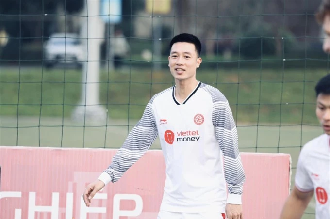 Huy Hùng đang thi đấu cho CLB Viettel 
