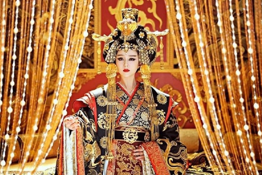 Từ Hi Thái hậu chết, miệng ngậm viên dạ minh châu, Càn Long ngậm miếng ngọc tạc hình ve sầu, vì sao Võ Tắc Thiên lại ngậm miếng gỗ?