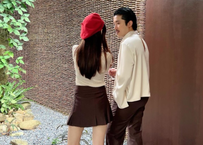 Ái nữ "đại gia ngầm đất Bắc" kết hôn với bạn thân: Lấy nhau về chồng gây chú ý vì... thích mặc váy