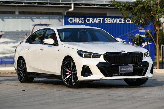 Chi tiết BMW 5-Series thế hệ mới vừa ra mắt