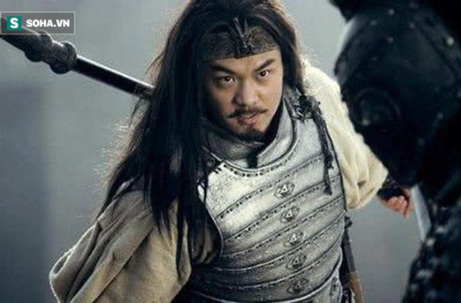 Vừa hay tin Mã Siêu đầu hàng Lưu Bị, tại sao Quan Vũ phải tức tốc viết thư cho huynh trưởng đòi so tài với Mã Siêu?